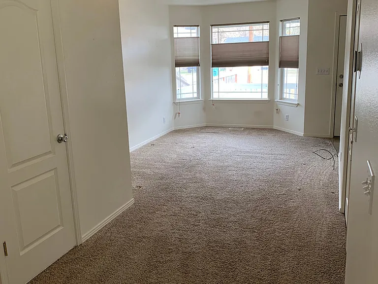 2877 W Ona St — Photo 2