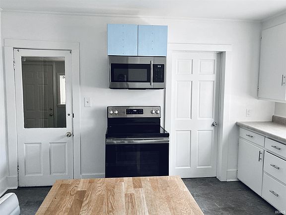 5th image of 809 S Washington St