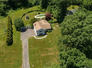 26R Shady Knoll Ln, New Canaan, CT 06840