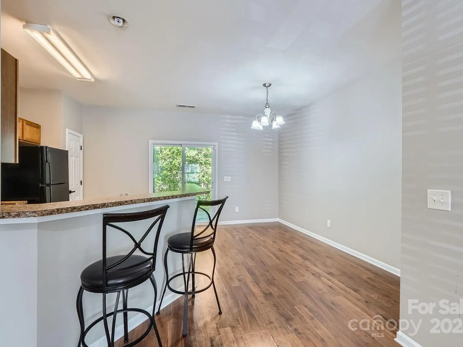 2 bed, 2.5 bath, 1232 sqft, $1,400 — Photo 2