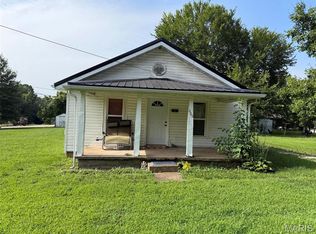 606 Park St, Willow Springs, MO 65793