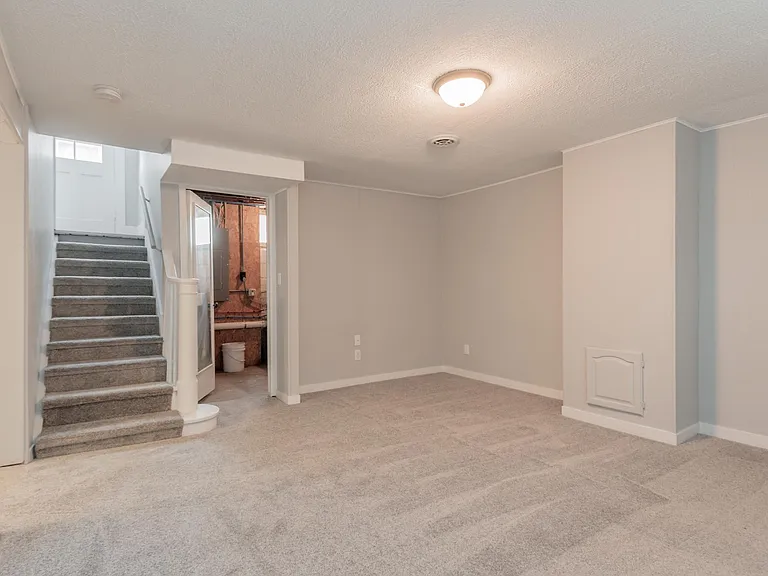 3026 Sewell St — Photo 24