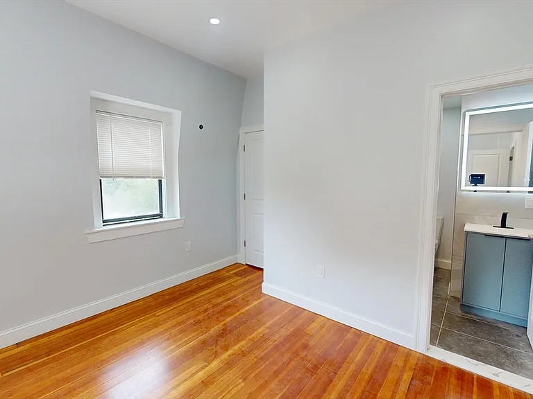 14 King St #3 — Photo 8