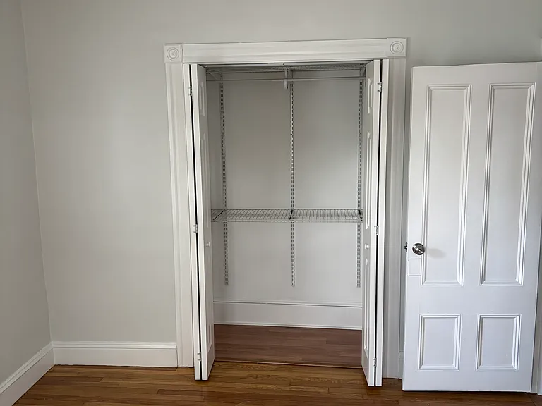 109 Magoun Ave — Photo 16