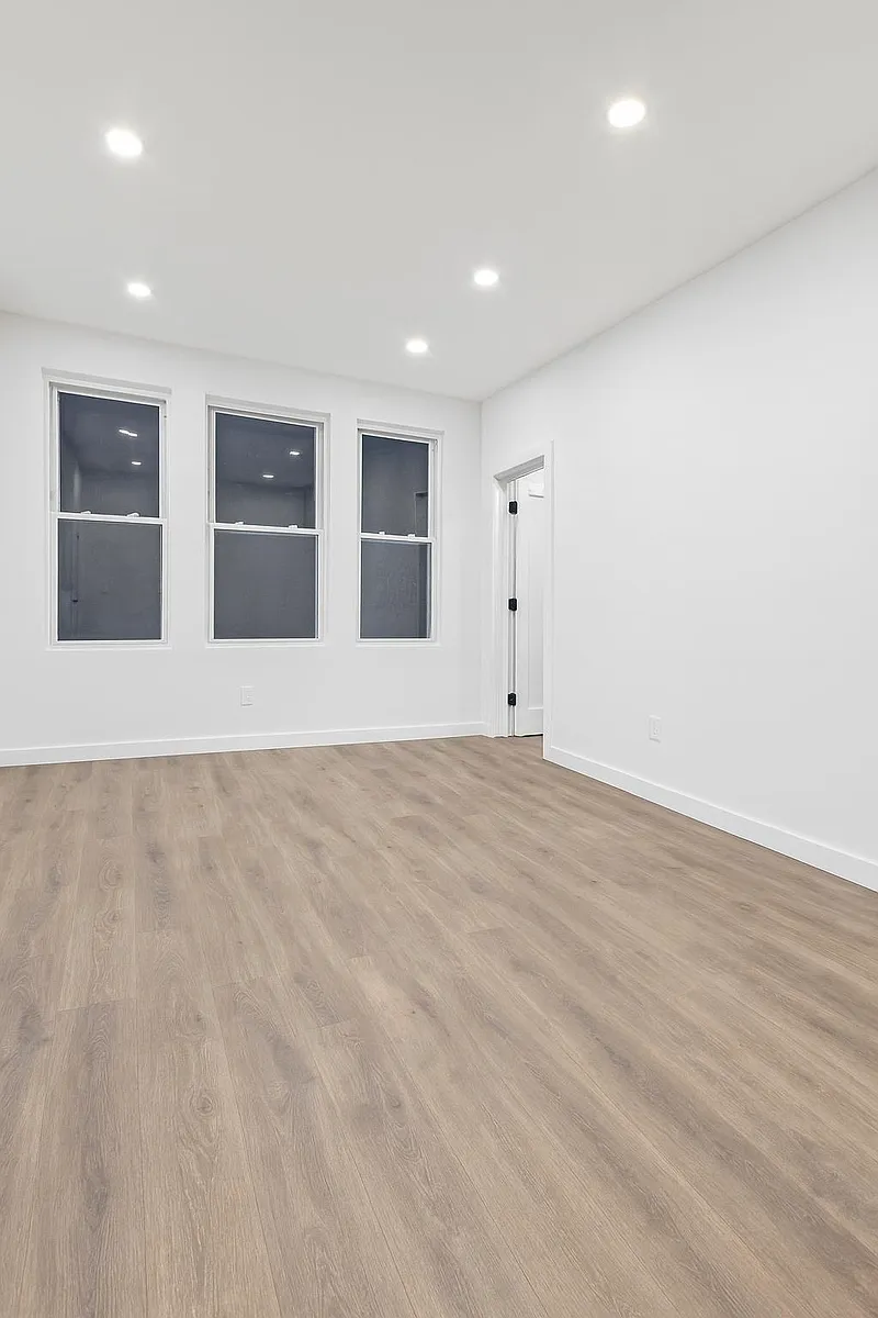 Building Photo - 42 New St #2