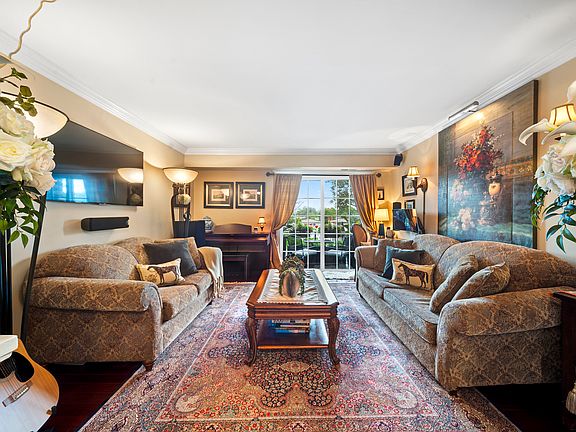4th image of 1627 N Windsor Dr APT 305