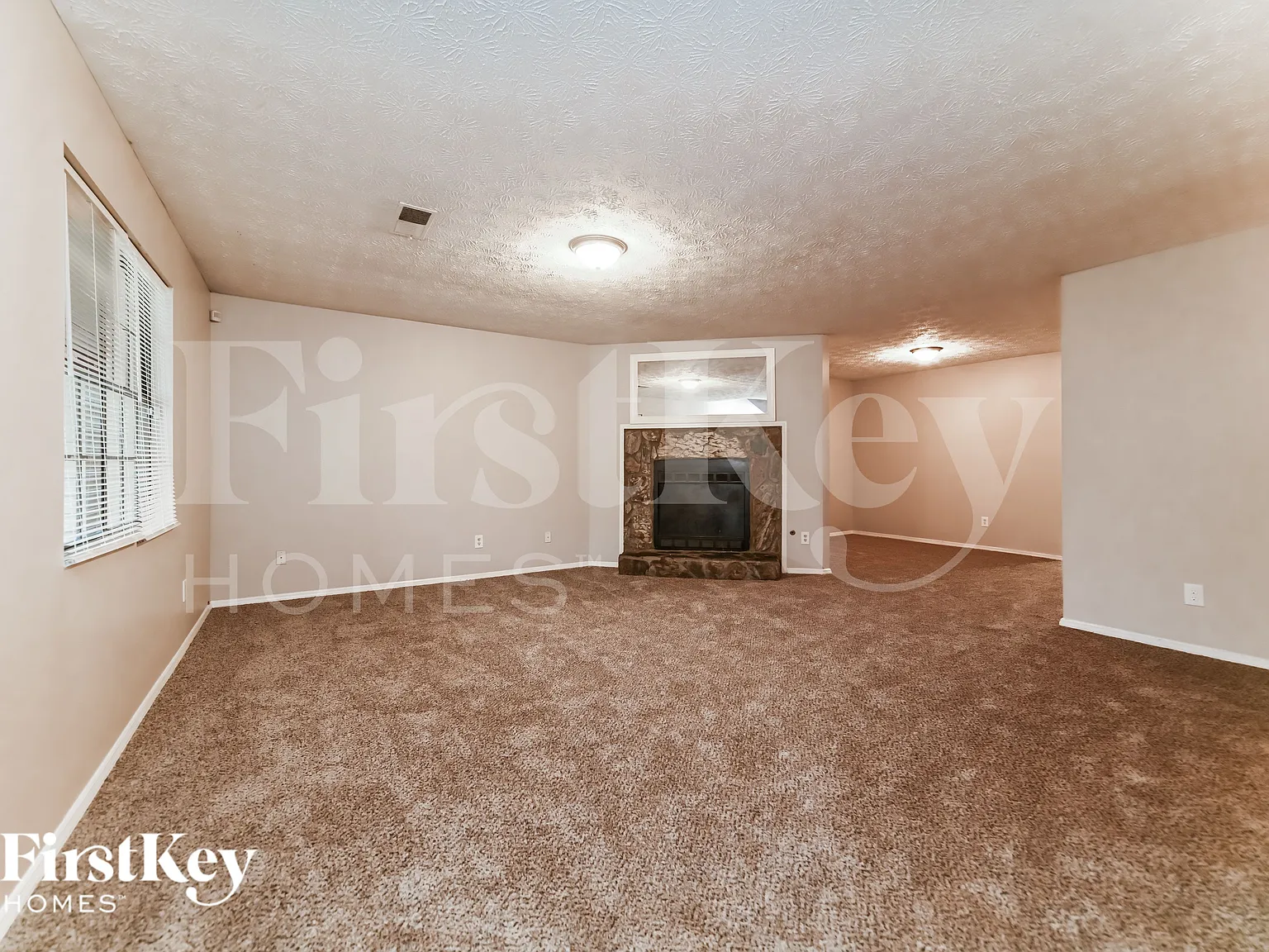 4 bed, 2.5 bath, 1492 sqft, $2,165 — Photo 3