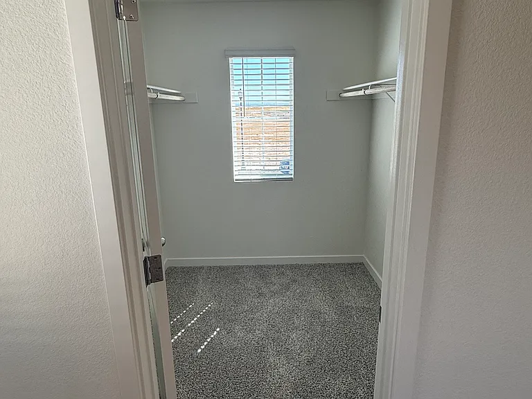 2041 Blue Star Dr — Photo 32