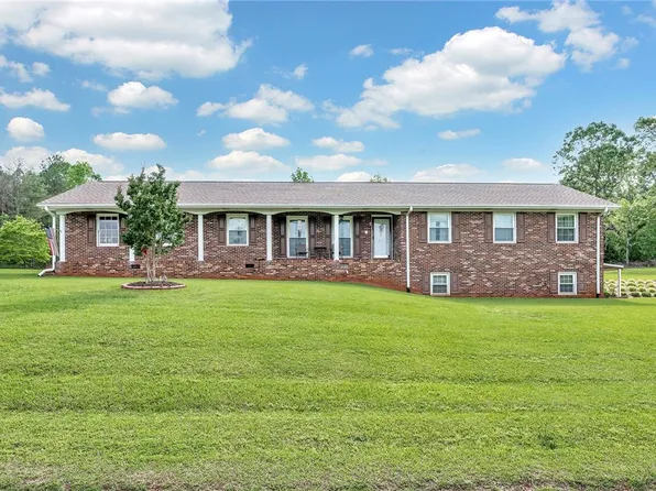 267 Crescent Hill Dr, Pickens, SC 29671