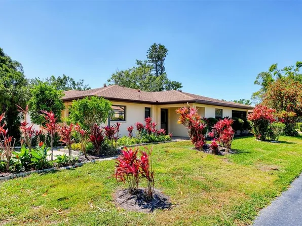 3208 Vivienda Blvd, Bradenton, FL 34207