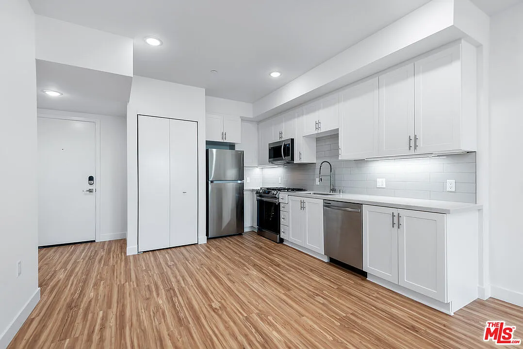 1 bed, 1.0 bath, 840 sqft, $3,600 — Photo 3