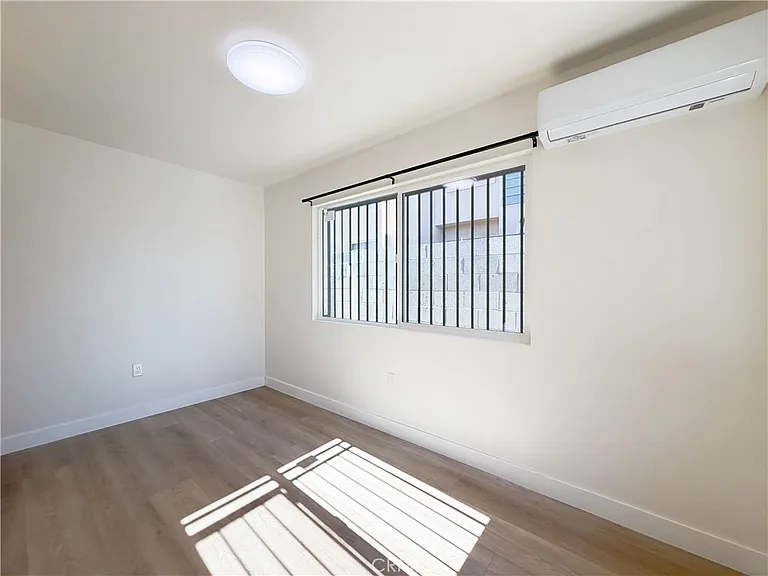 320 E Marshall St #B — Photo 20