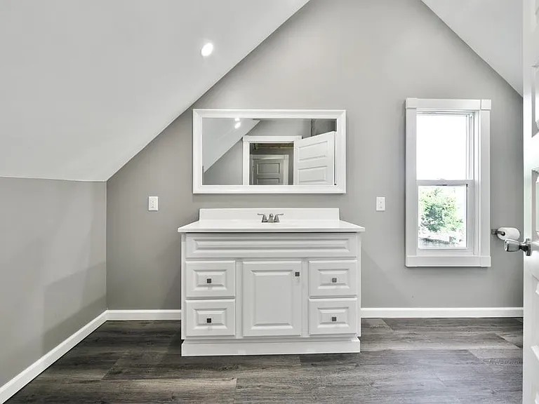 822 S 38th Ave — Photo 11