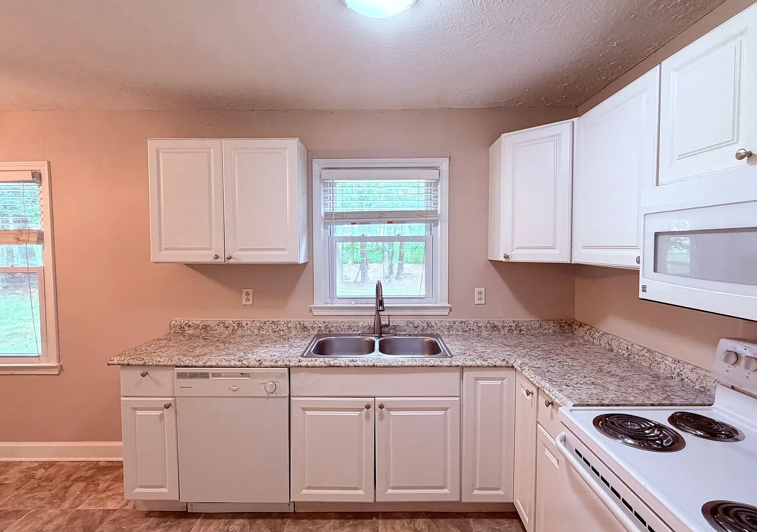 Lithia Springs 3 Bed-1 Bath Stepless Ranch, Private Lot, Carport — Photo 3