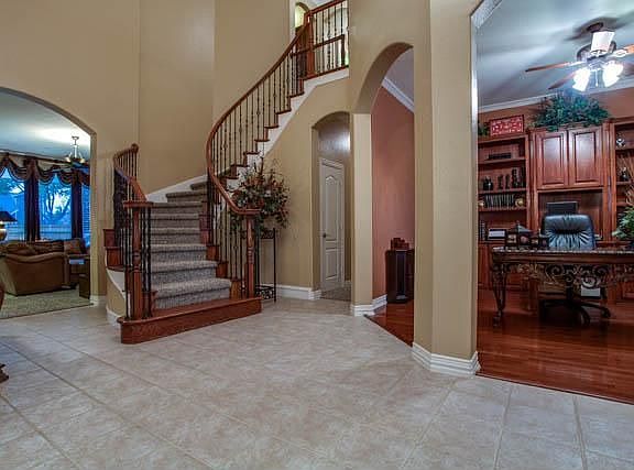 4th image of 1827 E Branch Hollow Dr