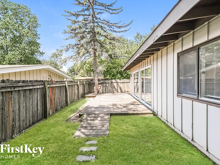 2240 Cherry Ln — Photo 15