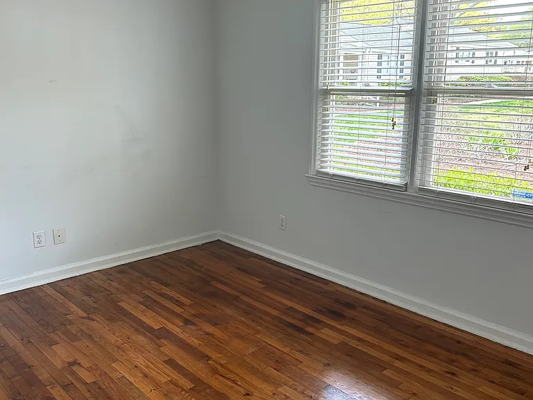 2318 Bernard St — Photo 2