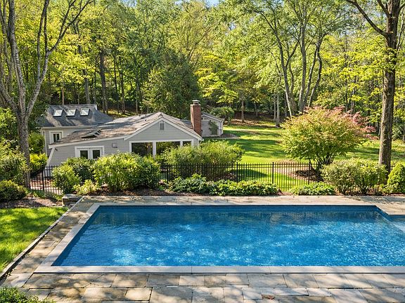 4th image of 815 Valley Rd