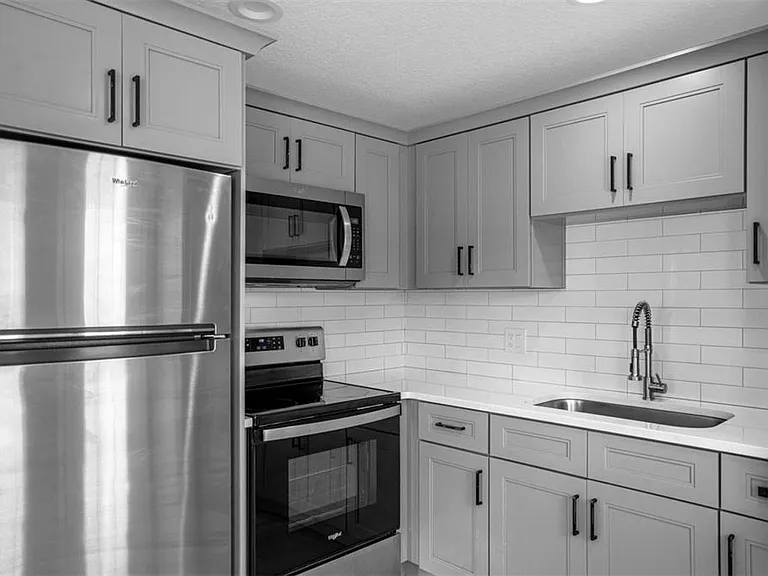 4521 Edgewater Dr #3 — Photo 7