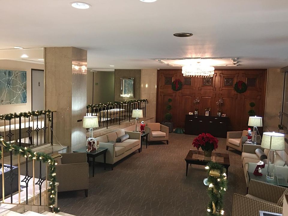 Park Sutton Condo Front Lobby