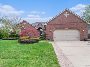 56188 Saint Andrews Dr, Macomb, MI