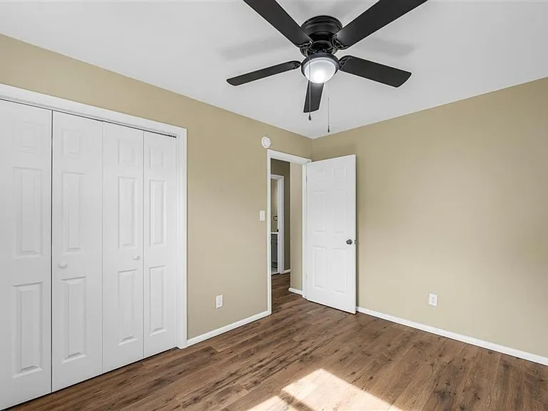 703 SE Sullivan Dr — Photo 9