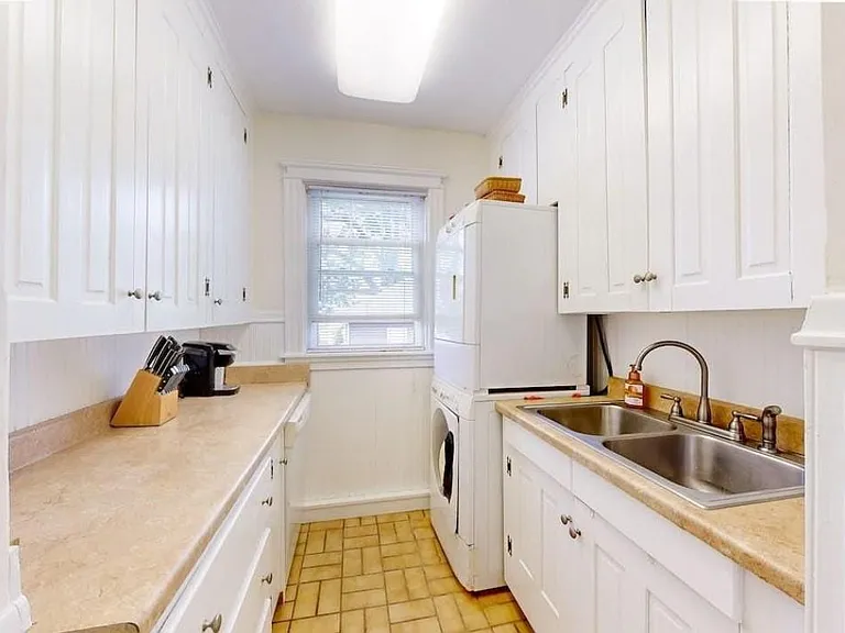31 Blodgett Ave — Photo 17