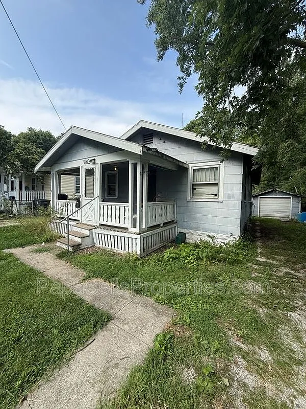 2 bed, 1.0 bath, 840 sqft, $975 — Photo 1