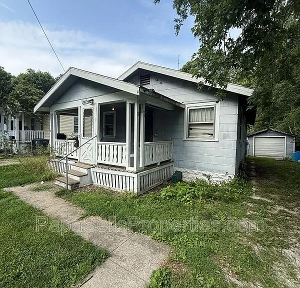 2067 N Maple Ave — Photo 1