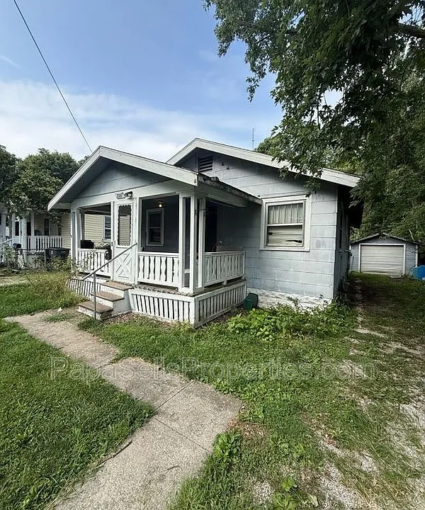 2067 N Maple Ave