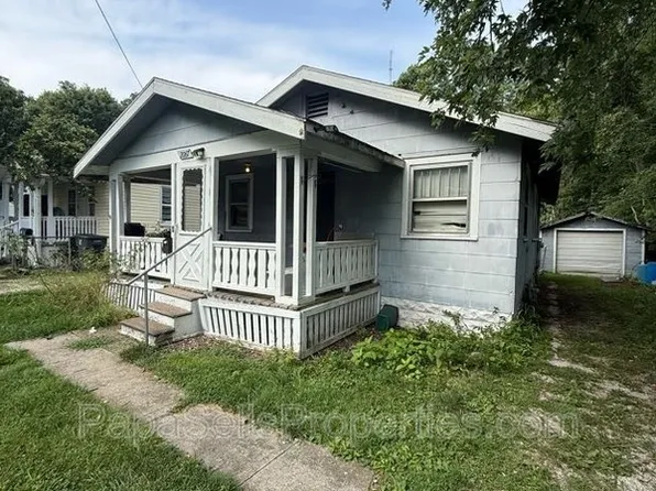 2067 N Maple Ave, Decatur, IL 62526