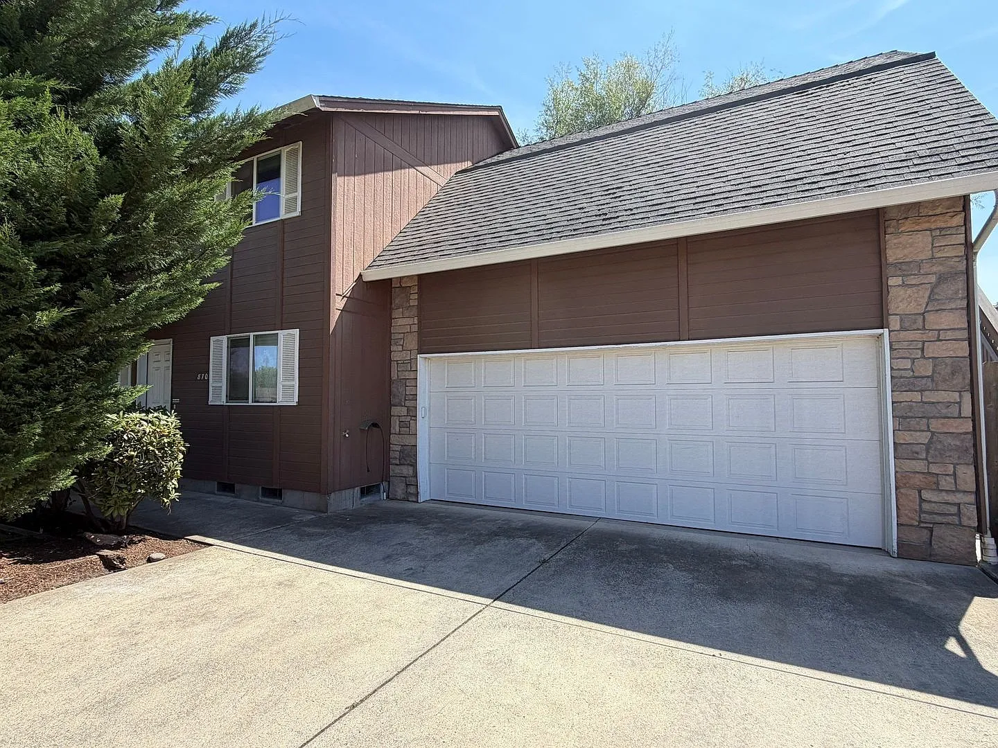 3 bed, 1.5 bath, 1344 sqft, $2,300 — Photo 2