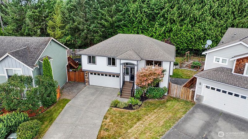 2nd image of 1100 Grant Place