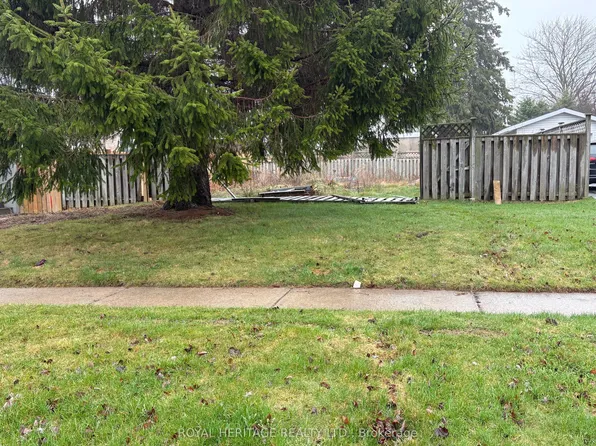 283 Humber Ave, Oshawa, ON L1J 2T2