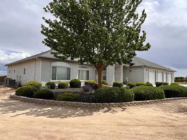 3 bed, 2000 sqft, $2,750 — Photo 2