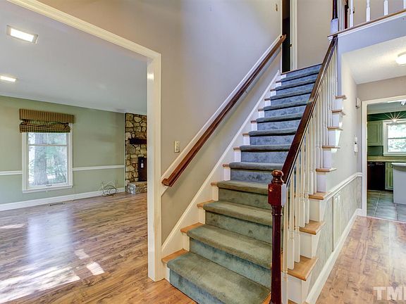 4th image of 412 Constitution Dr
