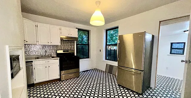 839 Putnam Avenue — Photo 2