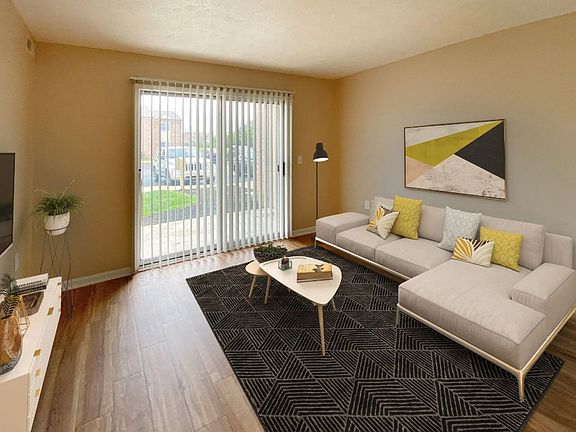 3rd image of 125 E Oldfield Ln #210RF