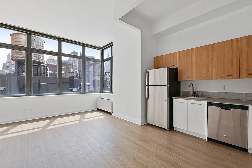 800 6th Avenue — Photo 2