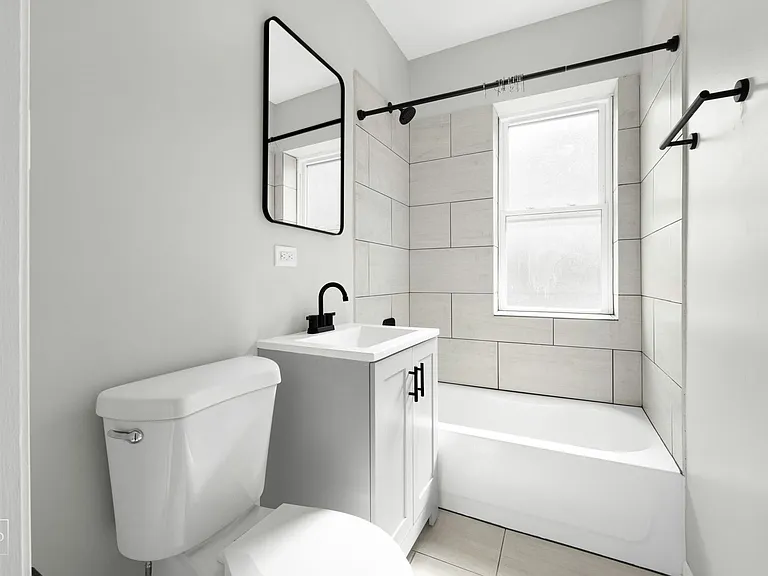 703 N Austin — Photo 14