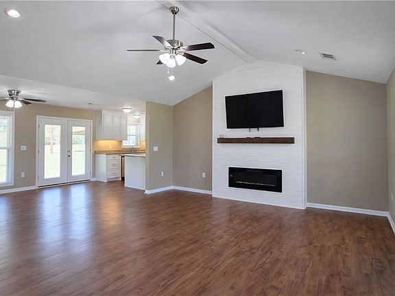 3rd image of 1219 Hooper Rd