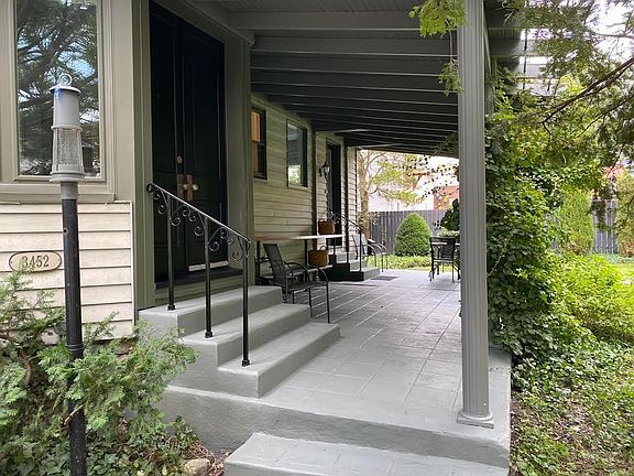 Private patio/entrance