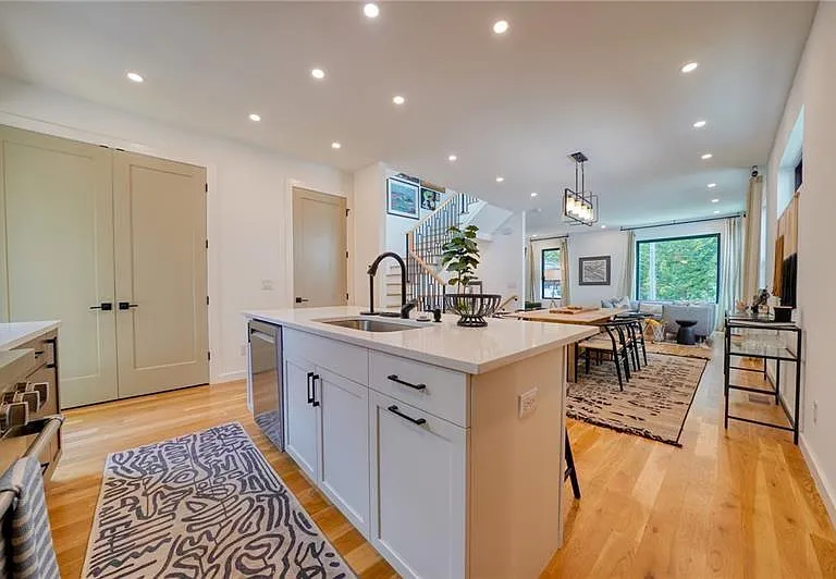 829 Barnett St NE — Photo 14