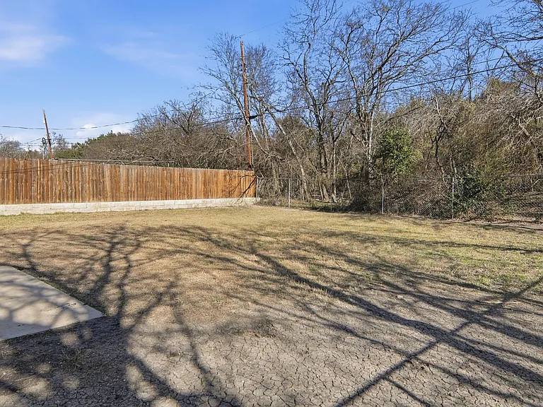 1403 Little St — Photo 24