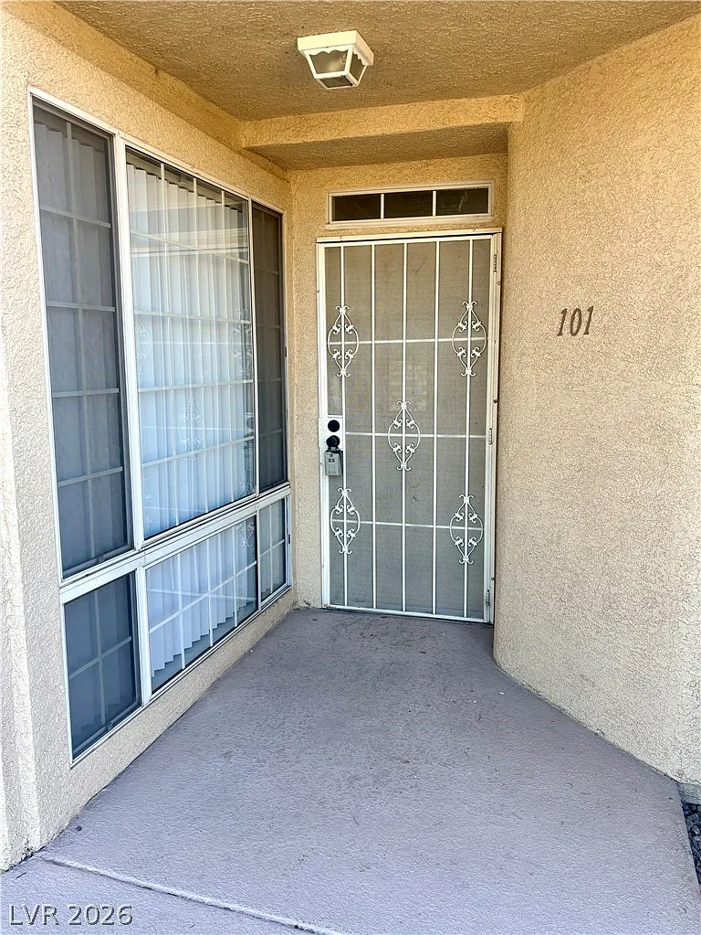 2 bed, 2.0 bath, 1091 sqft, $1,900 — Photo 2