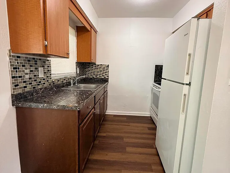 4001 NW 31st Ave #4 — Photo 9