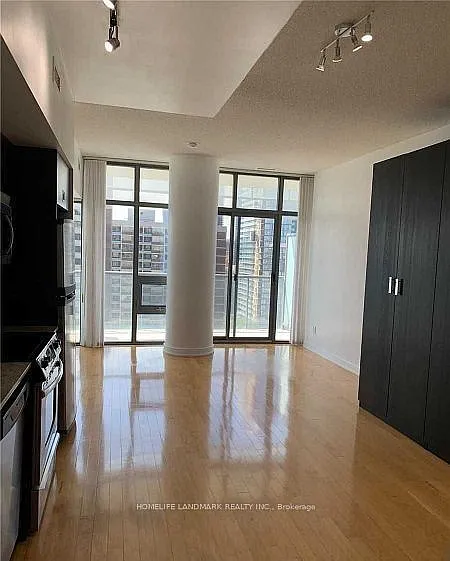 33 Charles St E #1604 — Photo 33