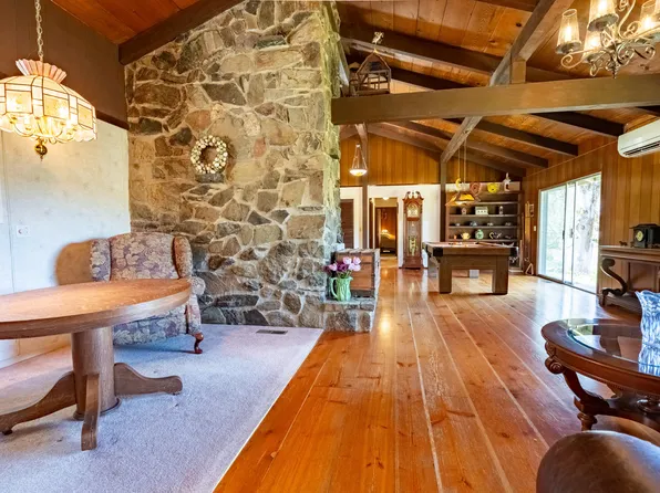 606 Wards Creek Rd, Rogue River, OR 97537