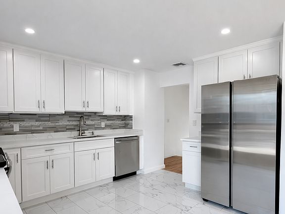 3rd image of 418 Garden St