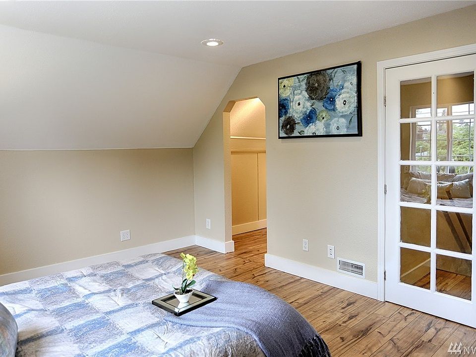 Walk-through closet